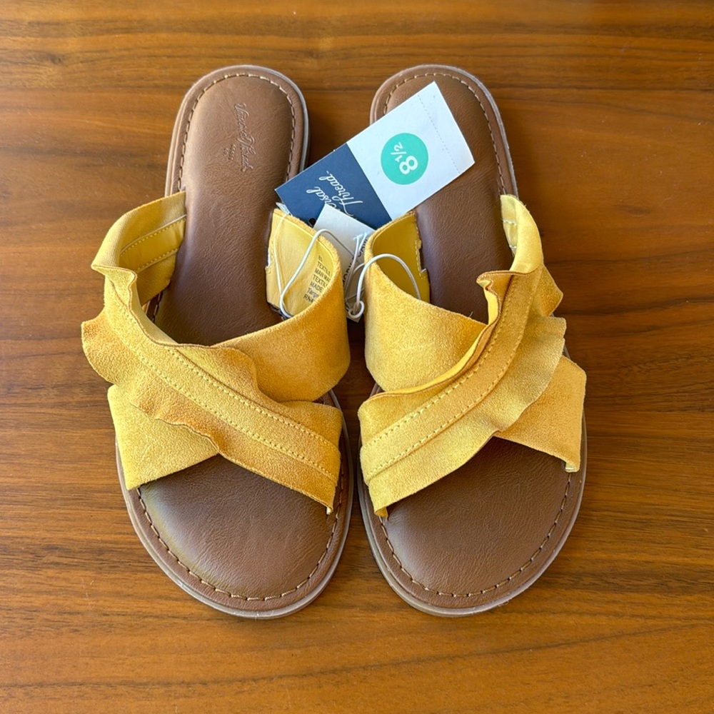 NWT yellow ruffle sandals universal thread 8.5